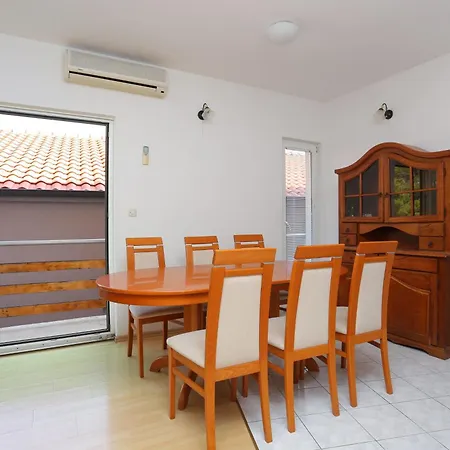 Apartment With A Parking Space Brela, Makarska - 789